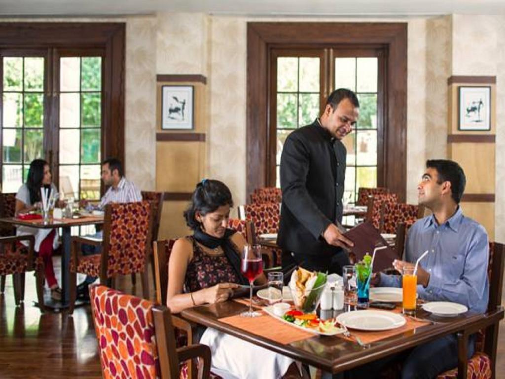 Hotel Dlf Club 5 Gurgaon Esterno foto