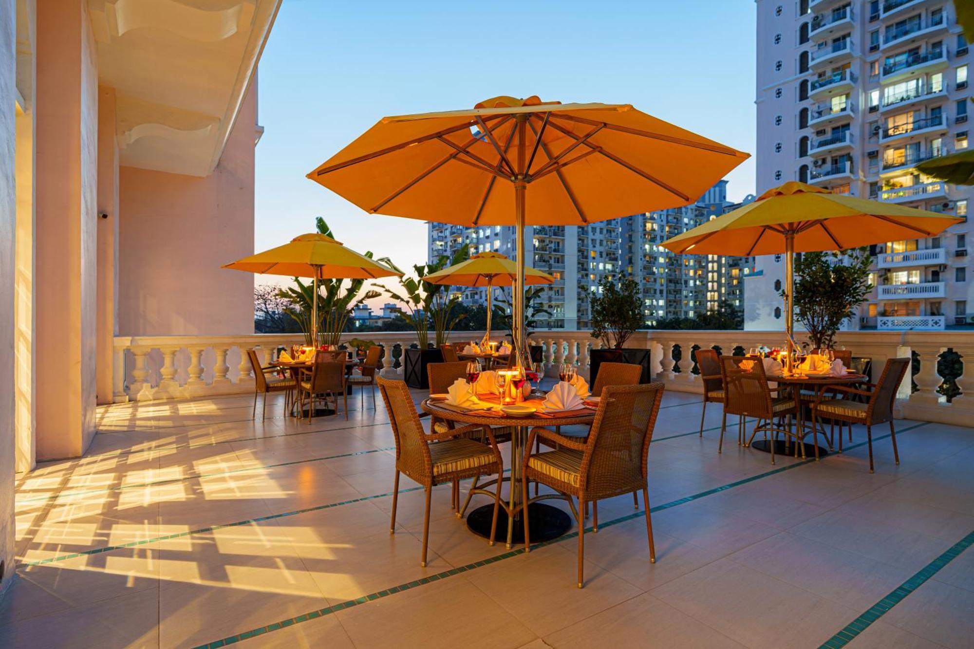 Hotel Dlf Club 5 Gurgaon Esterno foto