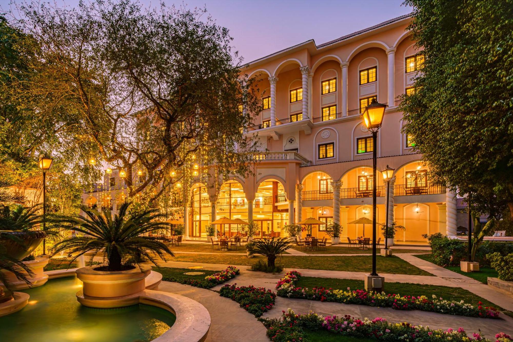 Hotel Dlf Club 5 Gurgaon Esterno foto