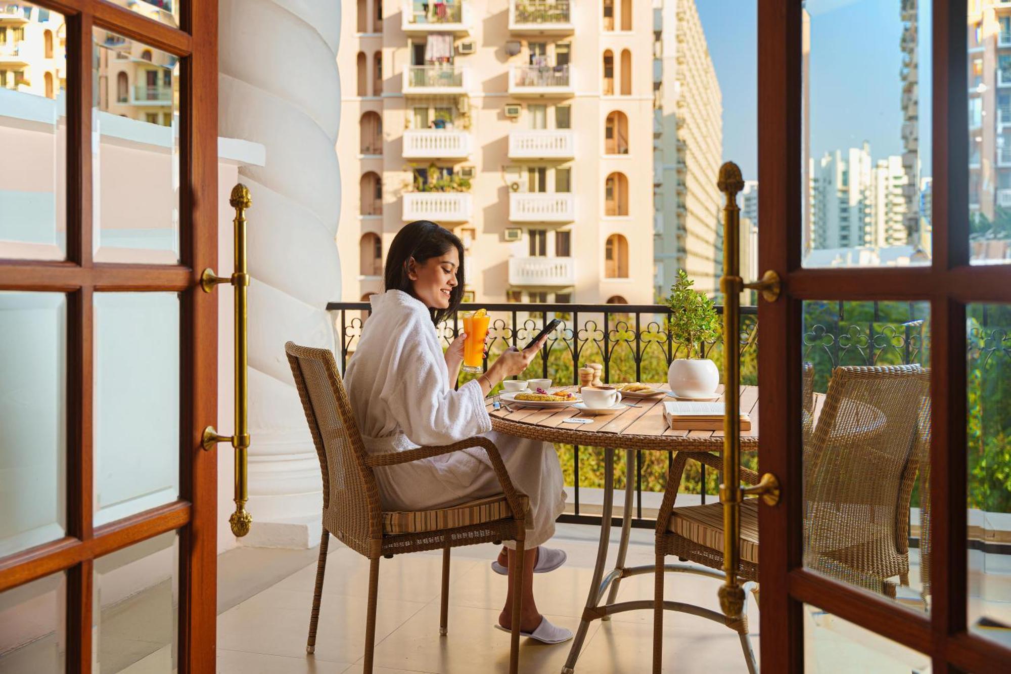 Hotel Dlf Club 5 Gurgaon Esterno foto