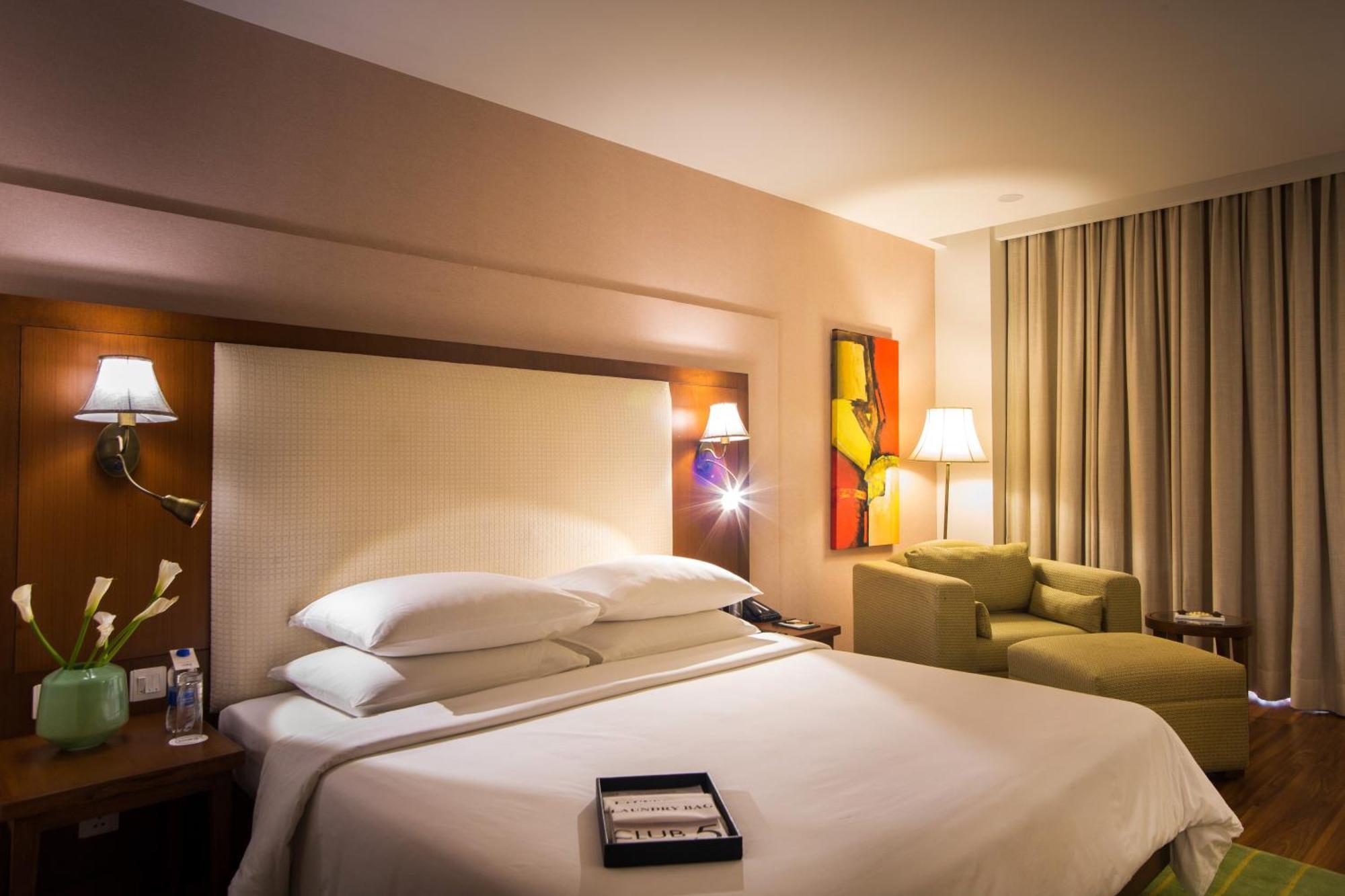 Hotel Dlf Club 5 Gurgaon Esterno foto