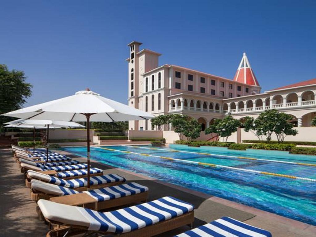 Hotel Dlf Club 5 Gurgaon Esterno foto