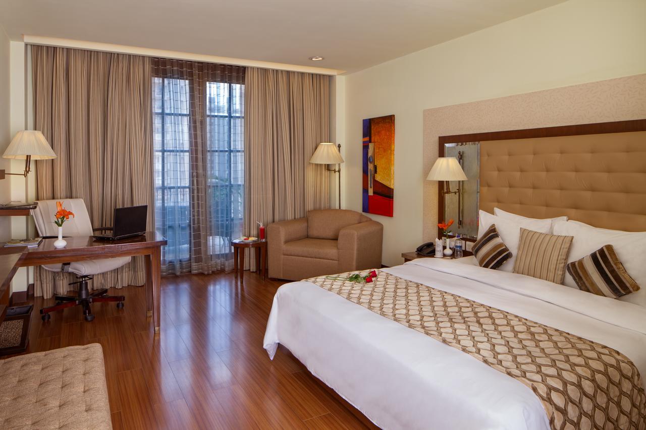 Hotel Dlf Club 5 Gurgaon Esterno foto